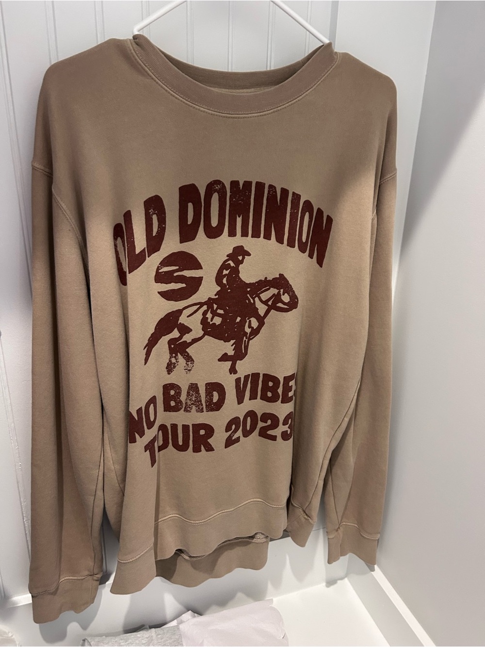 Old Dominion No Bad Vibes Tour 2023 Brown Crewneck Sweatshirt M